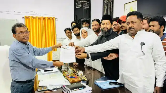 Faisal Lala Rampur: Memorandum to District Magistrate in protest against demolition of Civil Lines shop