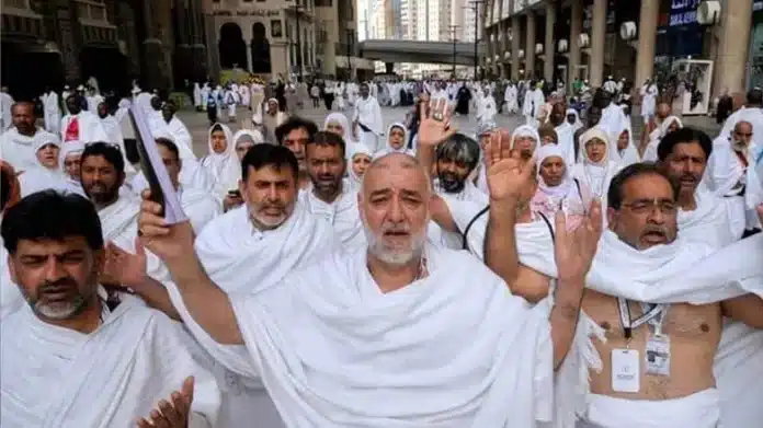 Hajj rituals begin with travel to Mina