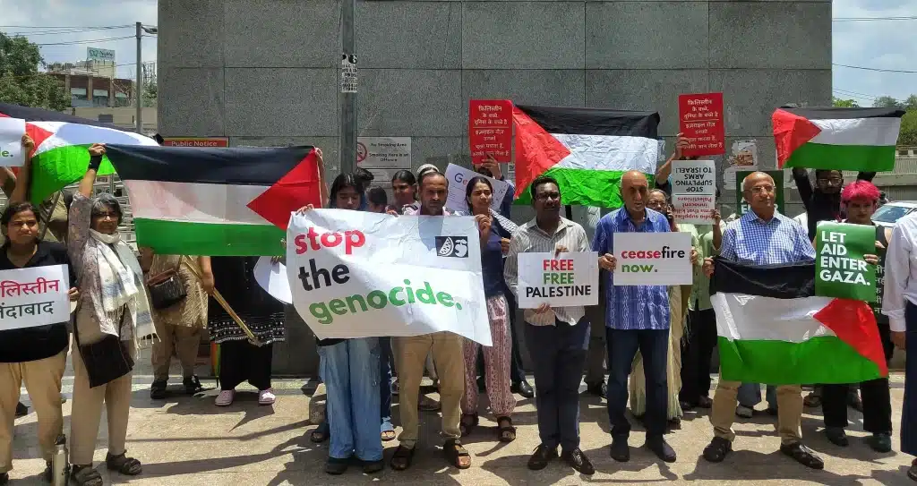 Protest in Nehru Place 1