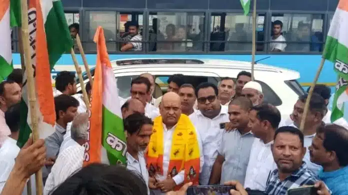 Chetan Saini committed suicide due to being upset with the bulldozer action, Congress President Ajay Rai met the victim's family