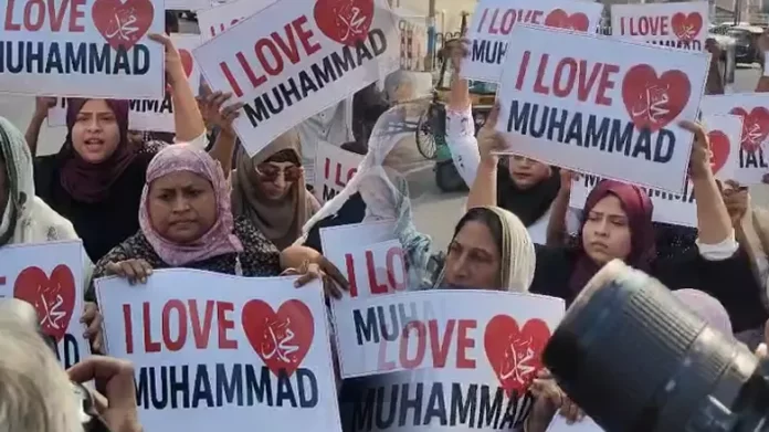 I love Muhammad(PBUH) Muslim women protest at Vidhan Bhavan in Lucknow, raising slogans in support of Prophet Muhammad (PBUH).