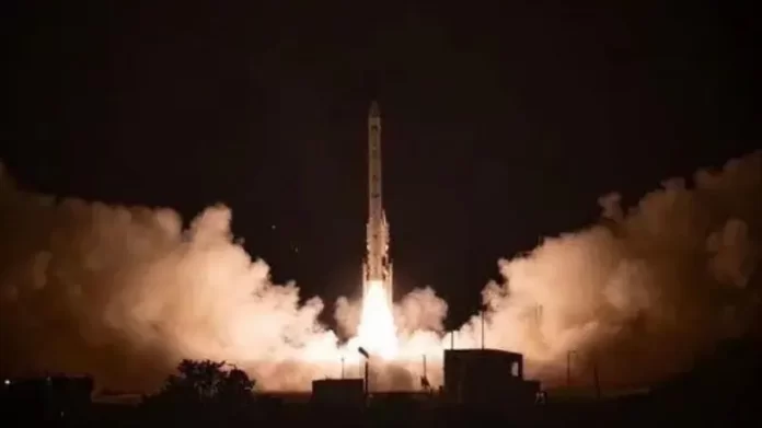 Israel announced that it sent Ofek 19, the last of the Ofek military surveillance satellite series it has been developing since 1988, into space with a Shavit rocket.