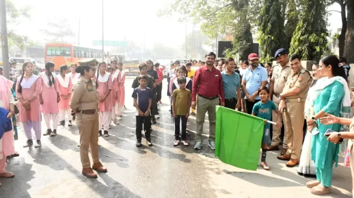 Women's open race organised in Rampur under Mission Shakti 5.0, SP Vidyasagar Mishra flagged off