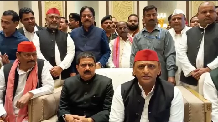 Akhilesh Yadav roared in Bareilly, saying the DM is acting like the BJP, questioning the role of the Election Commission.