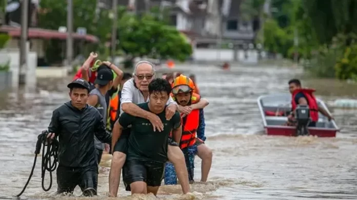 Devastating rain wreaks havoc in Thailand: 300-year record broken, 33 dead