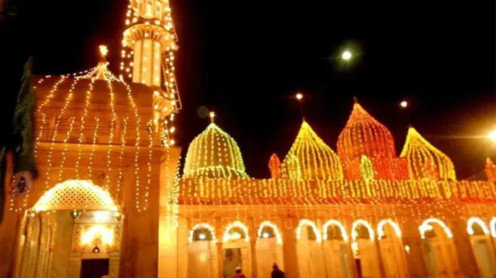 The glory of Parcham-e-Niyazia prevailed in Bareilly: 197th Urs Sharif began, crowd gathered in Jama Bada