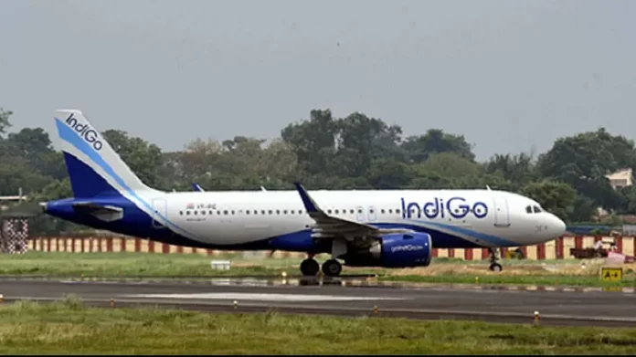 लखनऊ एयरपोर्ट पर इंडिगो फ्लाइट 6E-6650 की इमरजेंसी लैंडिंग