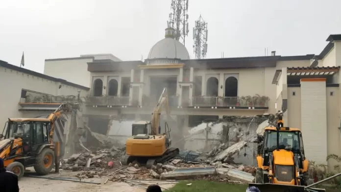 Strict action by BDA in Bareilly: Bulldozer demolishes illegal construction at Vegh Marriage Hall in Izzatnagar.