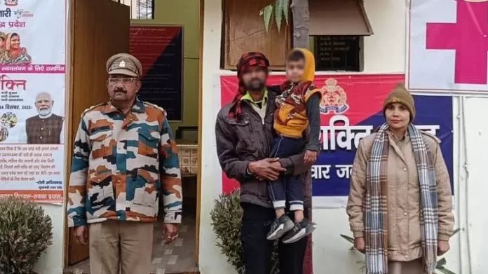 Rampur Swar police quickly recovered a missing 3-year-old child and handed him over to his family.