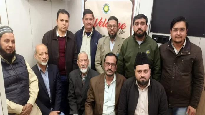 The pharmacy wing of the All India Unani Tibbi Congress held a meeting, emphasizing the need to make Urdu mandatory on medicine packaging.