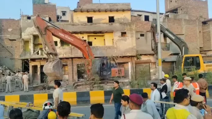 delhi-bulldozer-action-shalimar-bagh-rekha-gupta
