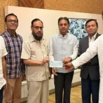 Jamia alumnus and MLC Shah Alam 'Guddu Jamali' fulfilled the pledge he made at the 'Jauhar Dinner' by presenting a cheque of ₹50 lakh to Jamia.
