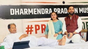 जंतर-मंतर पर गूंजी 14 साल की अलीज़ा की आवाज़: 'लड़ाई शख्स से नहीं, उस निज़ाम से है जो मेहनत को मायूस करता है' 12 Aliza khan at jantar mantar