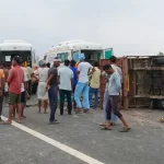 ganga-expressway-par-hadsa-pickup-palti-8-shramik-ghayal