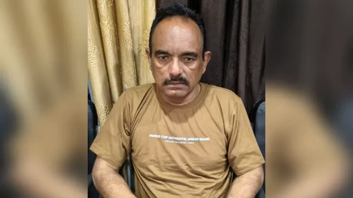 budaun-anti-corruption-team-arrest-daroga-taking-bribe