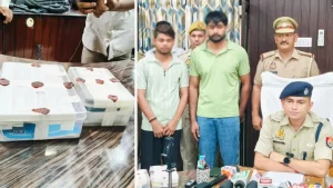 रामपुर: नौकरी के नाम पर साइबर ठगी करने वाले दो शातिर गिरफ्तार, 9 ATM और 7 मोबाइल बरामद 1 rampur-cyber-thug-arrest