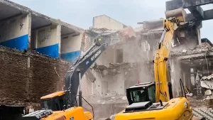 bulldozer-action-near-mahakal-temple-in-ujjain