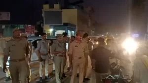 सड़क दुर्घटनाओं पर लगाम लगाने के लिए पुलिस का सघन चेकिंग अभियान, कई वाहनों के काटे गए चालान 8 Budaun news 3