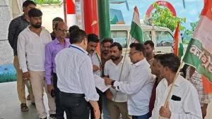 सहसवान में जलभराव की समस्या को लेकर कांग्रेस ने सौंपा ज्ञापन, प्रशासन से स्थायी समाधान की मांग 3 sahaswan-waterlogging-issue-congress-memorandum-sdm-badaun
