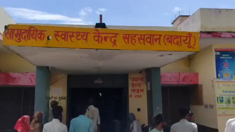 बदायूं में दर्दनाक सड़क हादसा: तेज रफ्तार डंपर ने ऑटो को मारी टक्कर; दो महिलाओं समेत 3 की मौत, 12 घायल 2 बदायूं में दर्दनाक सड़क हादसा: तेज रफ्तार डंपर ने ऑटो को मारी टक्कर; दो महिलाओं समेत 3 की मौत, 12 घायल