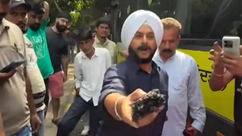 delhi-aap-mla-jarnail-singh-fir-pwd-engineers-complaint
