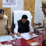 भूमि विवादों का मौके पर जाकर कराएं निस्तारण, दोबारा कब्जा करने वालों पर दर्ज हो FIR: जिलाधिकारी 2 mainpuri-dm-indramani-tripathi-thana-samadhan-divas