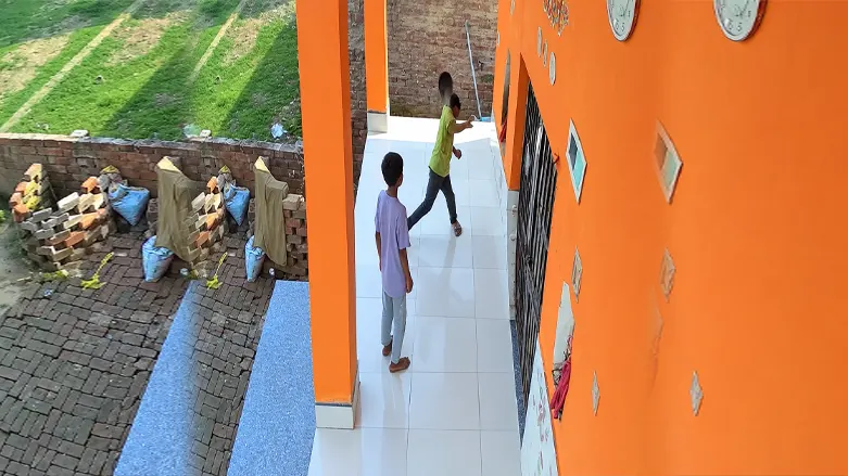 नालंदा के बिहारशरीफ में शिव मंदिर के अंदर तोड़फोड़, तीन नाबालिग पुलिस हिरासत में 1 Vandalism inside a Shiva temple in Bihar Sharif, Nalanda; three minors in police custody.