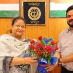 Divisional Commissioner Sangeeta Singh arrived in Rampur and reviewed development works and schemes with officials.