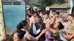 बदायूं: दुकानदार पर हमला, बचाने आई मां की कार से रौंदकर हत्या; हाईवे पर ग्रामीणों का भारी हंगामा 7 -badaun-crime-news-mother-run-over-by-car-saving-son