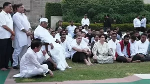 'वोट चोरी' के आरोपों पर बिफरा 'INDIA' गठबंधन: पटना से हैदराबाद तक सड़क पर विपक्ष, चुनाव आयोग पर तीखा हमला 3 india-bloc-protest-over-vote-theft-demand-cec-resignation