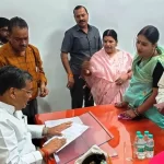 खराब पैचवर्क पर सख्त हुए मंत्री जयवीर सिंह: जांच में गड़बड़ी मिली तो ठेकेदार होंगे ब्लैकलिस्ट, सड़कों की गुणवत्ता का होगा तकनीकी परीक्षण 2 mainpuri-minister-jayveer-singh-action-bad-roads-patchwork