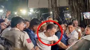CEC के खिलाफ प्रदर्शन पर BJP का हमला: सुधांशु त्रिवेदी बोले– 'झूठ का चेहरा बेनकाब', राहुल गांधी को लॉन्च करने की एक और नाकाम कोशिश 4 rahul-priyanka-gandhi-detained-by-police-congress-protest-delhi