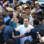 जंतर-मंतर जा रहे राहुल गांधी समेत INDIA ब्लॉक के नेता हिरासत में, पुलिस ने रोका मार्च 1 Rahul, Priyanka detained after police block march to Jantar Mantar