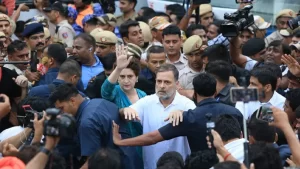 जंतर-मंतर जा रहे राहुल गांधी समेत INDIA ब्लॉक के नेता हिरासत में, पुलिस ने रोका मार्च 1 Rahul, Priyanka detained after police block march to Jantar Mantar