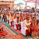 मैनपुरी में गूंजीं शहनाइयां: सामूहिक विवाह समारोह में 326 जोड़े बंधे परिणय सूत्र में, मंत्री जयवीर सिंह ने दिया आशीर्वाद 1 Samuhik vivah