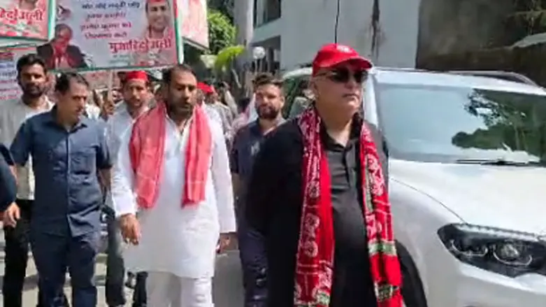 moradabad-sp-protest-against-cec-gyanesh-kumar-saurabh-kapoor